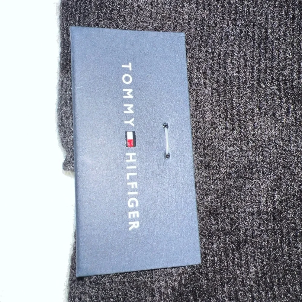 Tommy Hilfiger Unisex Black & Grey Reversible Scarf – Premium Knit Fabric NWT